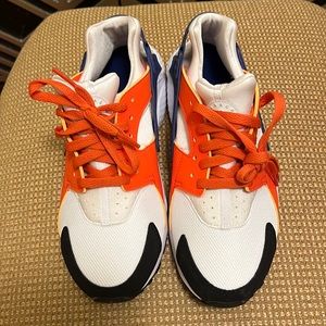 Nike youth Huarache - (7) - new